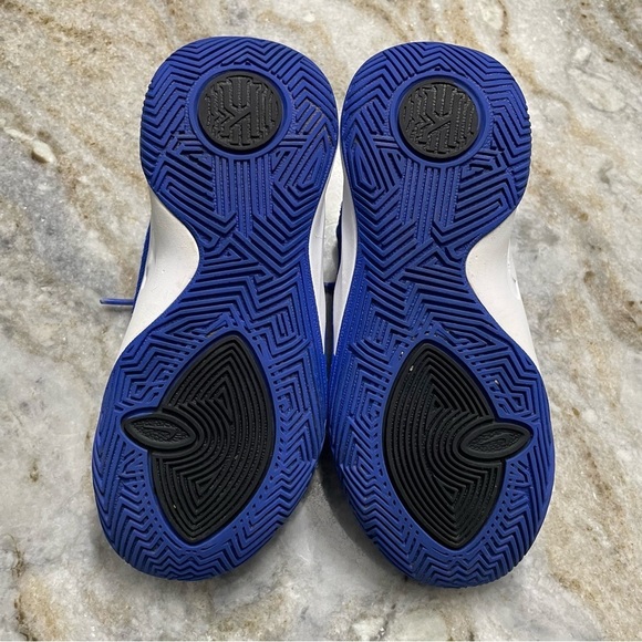 Nike Kyrie Flytrap Basketball Sneakers AQ3413-400 Athletic Shoes 12C Blue - Picture 10 of 12